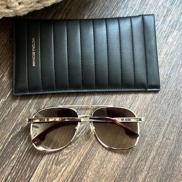 Victoria Beckham VB233s Sunglasses main image 4